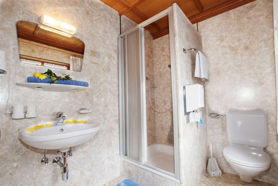 Zimmer 3 im Badezimmer im Hof Walch 