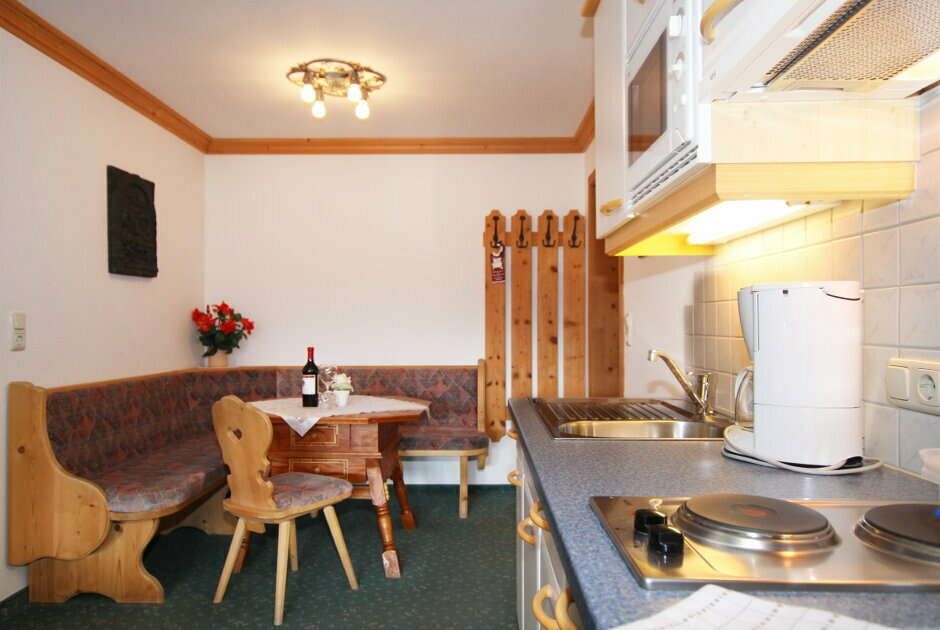 Appartement 3 mit Küche und Essbereich im Hof Walch im Lechtal